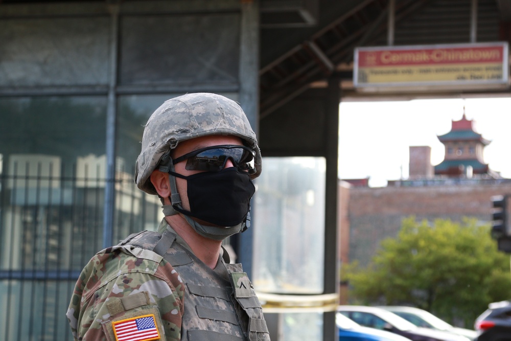 Illinois National Guardsmen conduct law enforcement support operations throughout Chicago