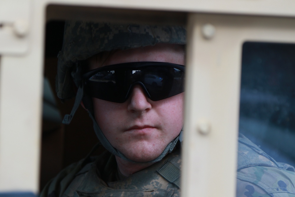 Illinois National Guardsmen conduct law enforcement support operations throughout Chicago