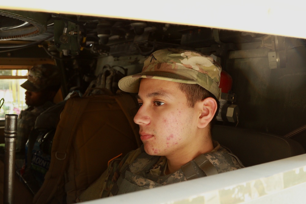 Illinois National Guardsmen conduct law enforcement support operations throughout Chicago