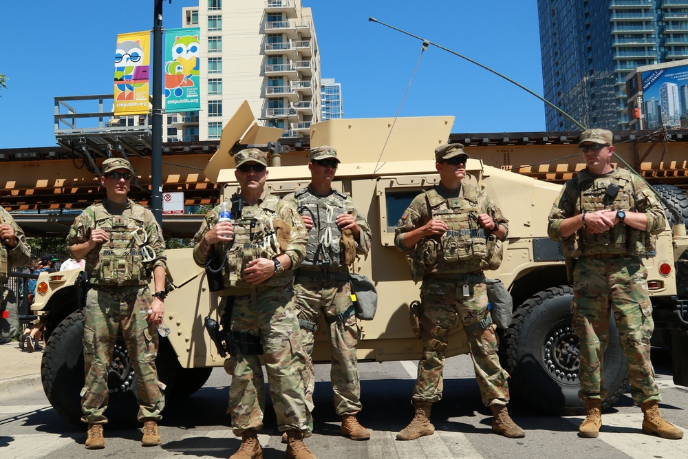 Illinois National Guardsmen conduct law enforcement support operations throughout Chicago