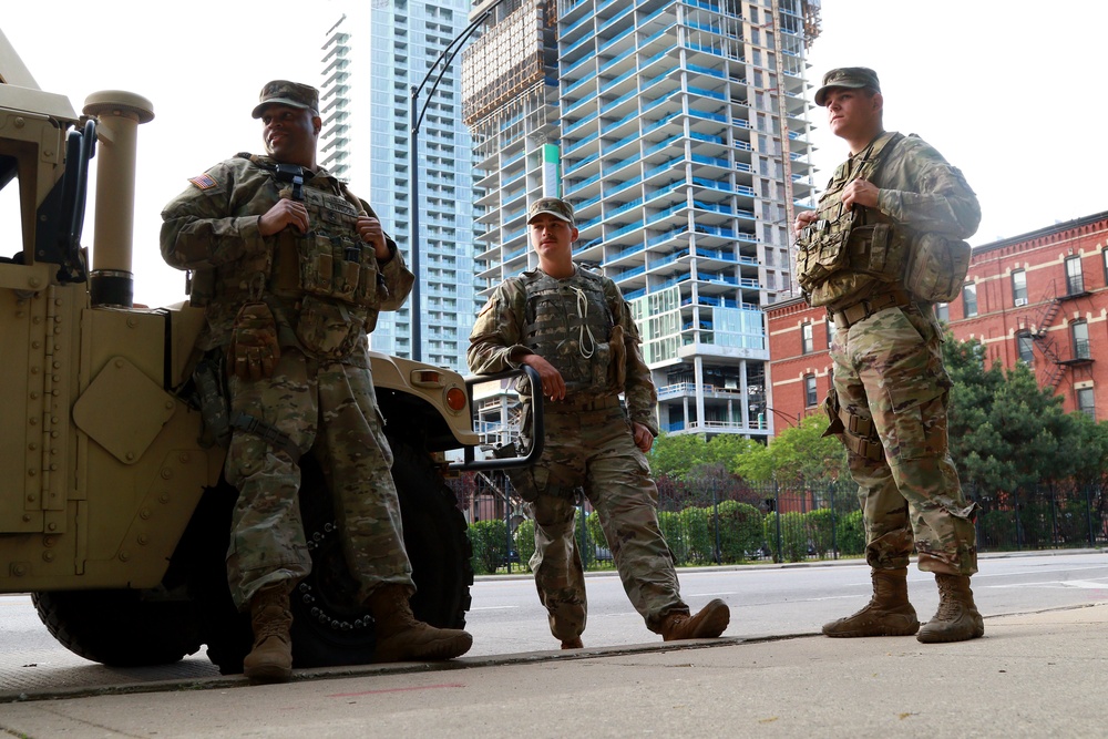 Illinois National Guardsmen conduct law enforcement support operations throughout Chicago