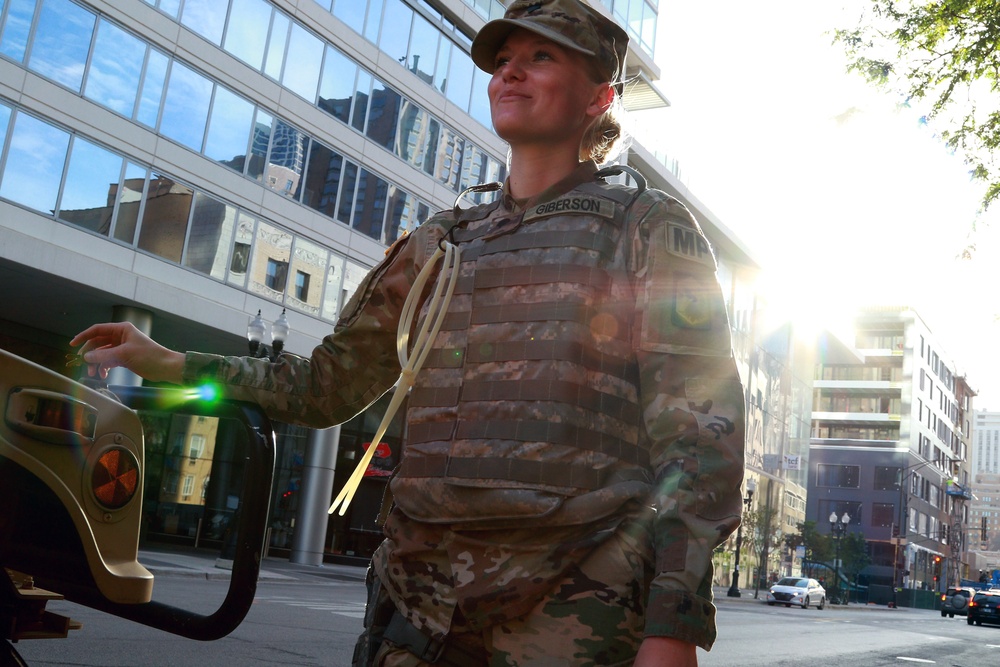 Illinois National Guardsmen conduct law enforcement support operations throughout Chicago