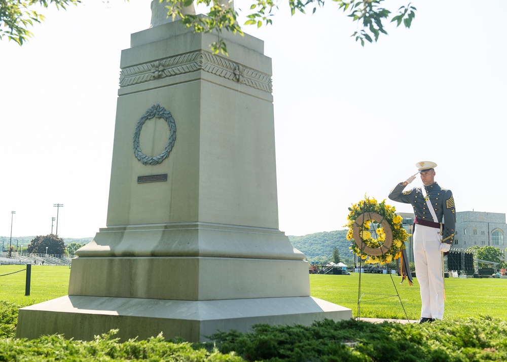 alumni wreath laying