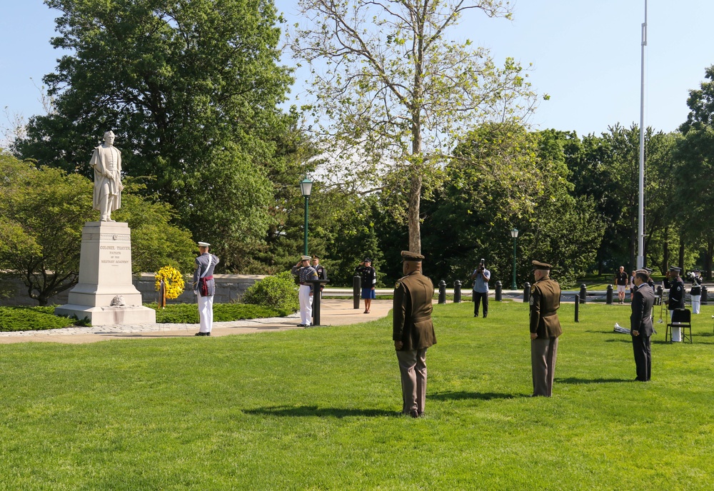 alumni wreath laying