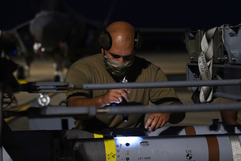 58th AMU loads live munitions for Combat Archer