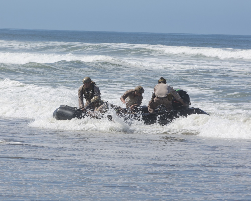 Reconnaissance and Explosive Ordnance Disposal Marines take the beach