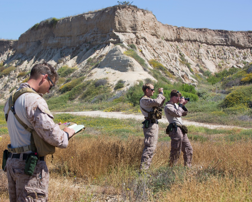 Reconnaissance and Explosive Ordnance Disposal Marines take the beach