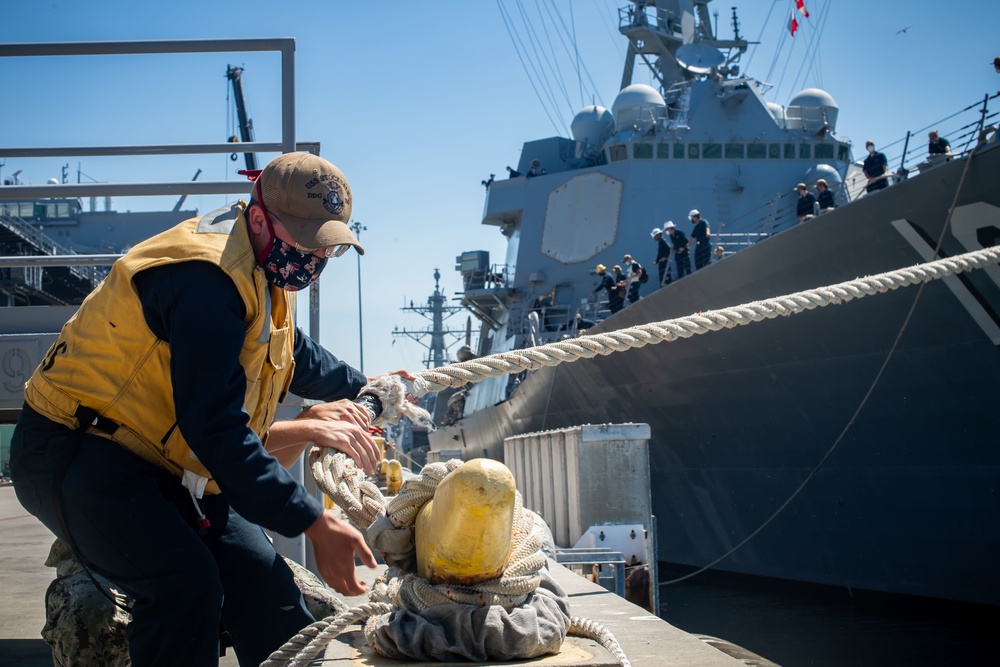 DVIDS - Images - USS Kidd (DDG 100) Departs San Diego [Image 3 of 4]