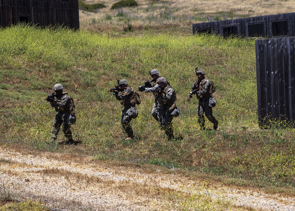 15th MEU Marines conduct breaching training for RUT