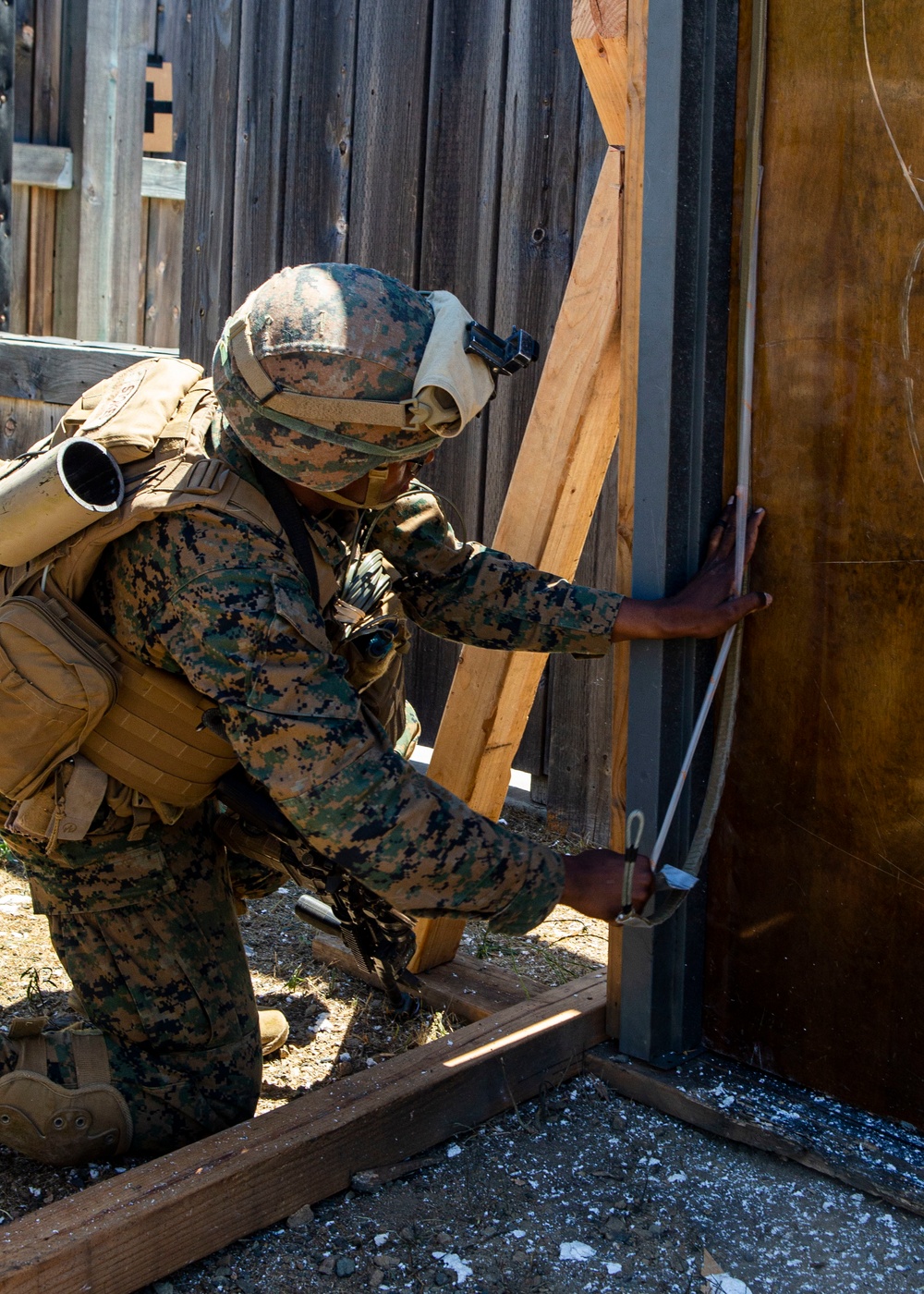 15th MEU Marines conduct breaching training for RUT