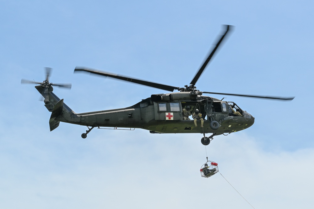 29th Combat Aviation Brigade trains with the Maryland Helicopter Aquatic Rescue Team