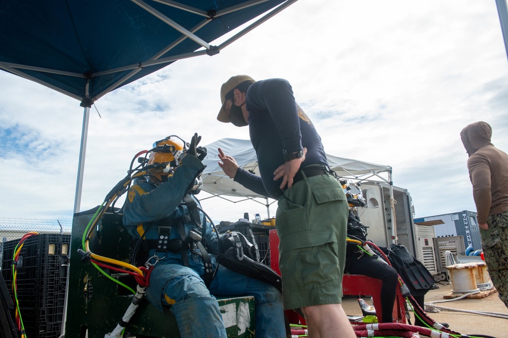 Navy Divers Conduct Training