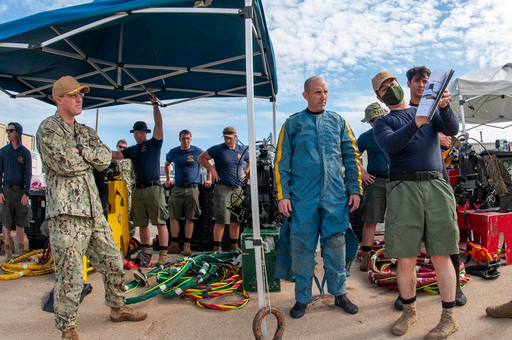 Navy Divers Conduct Training