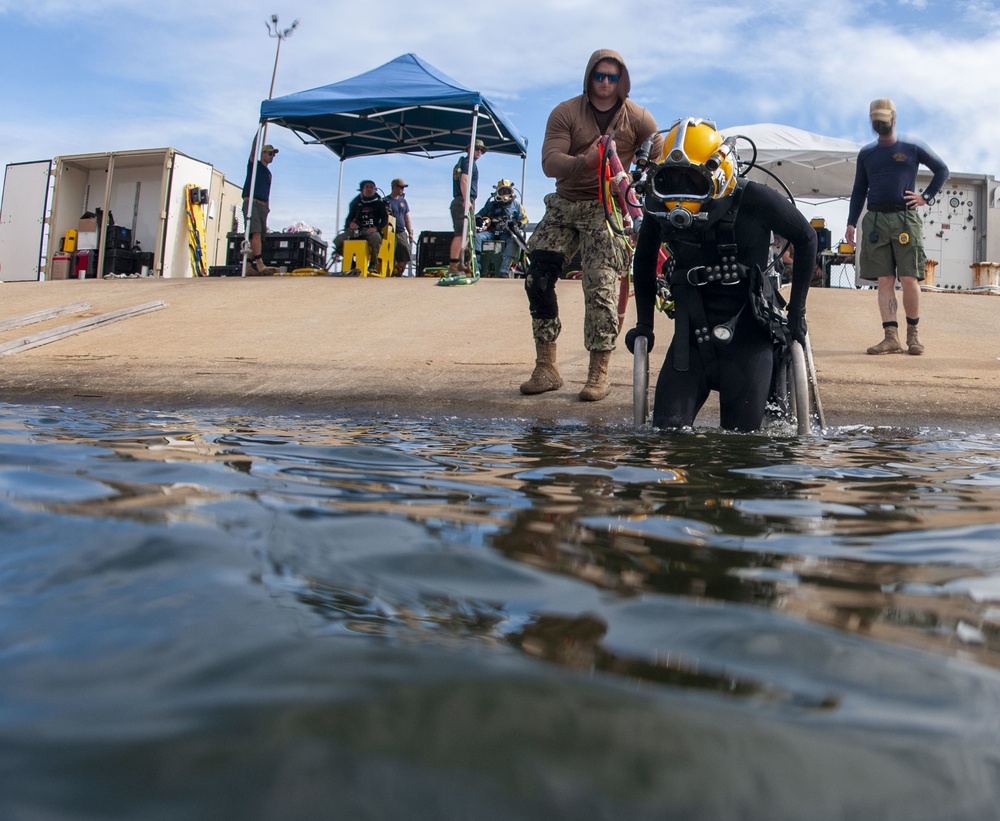 Navy Divers Conduct Training