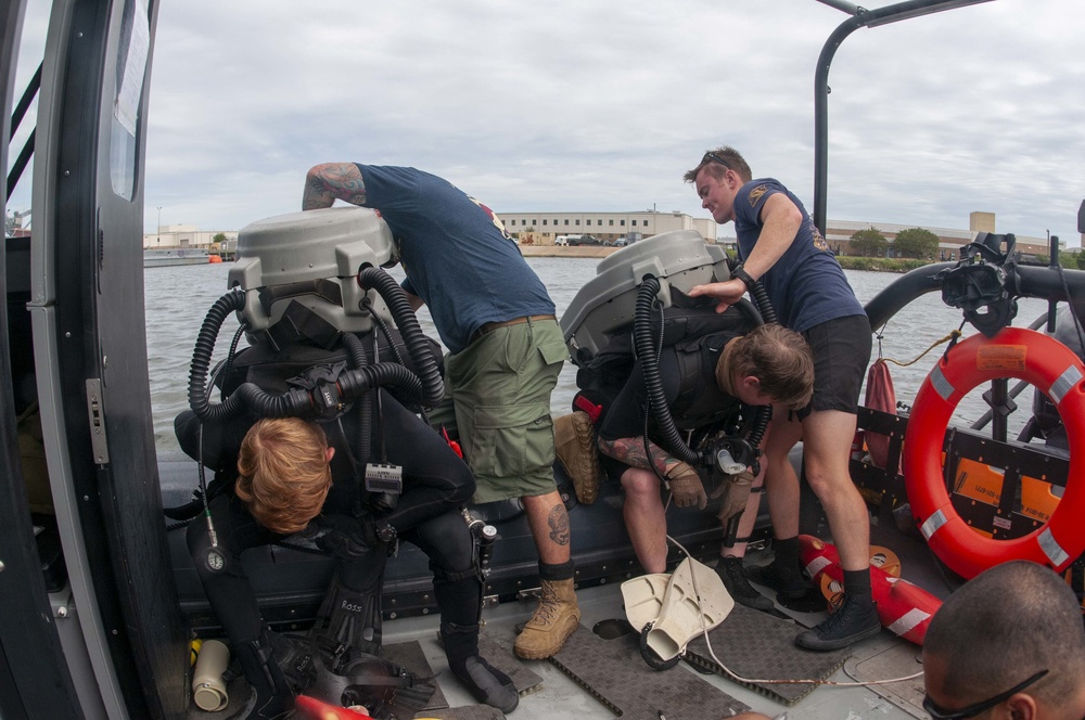 Navy Divers Conduct Training