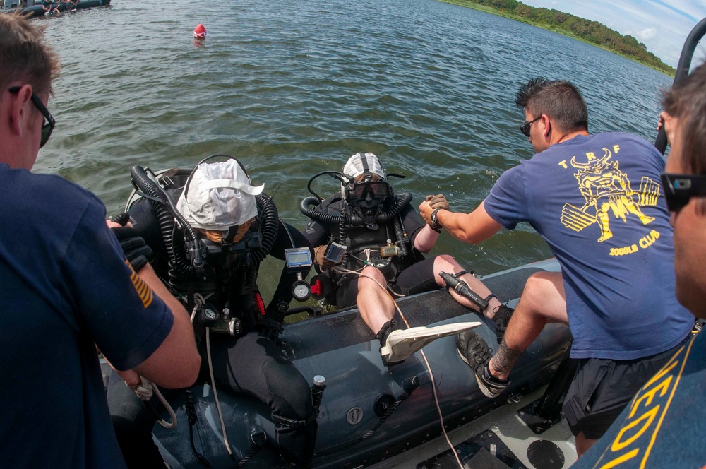 Navy Divers Conduct Training