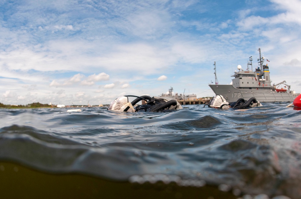 Navy Divers Conduct Training