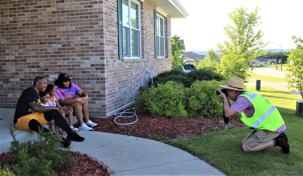 Fort McCoy Army Community Service holds 'front porch photos' event