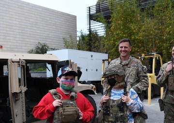 Soldiers interact with community in Beverly Hills during ongoing demonstrations