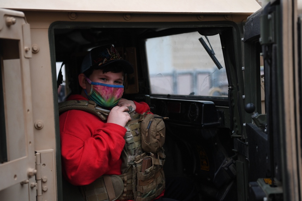 Soldiers interact with community in Beverly Hills during ongoing demonstrations