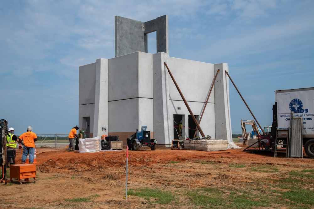 Air traffic control tower construction