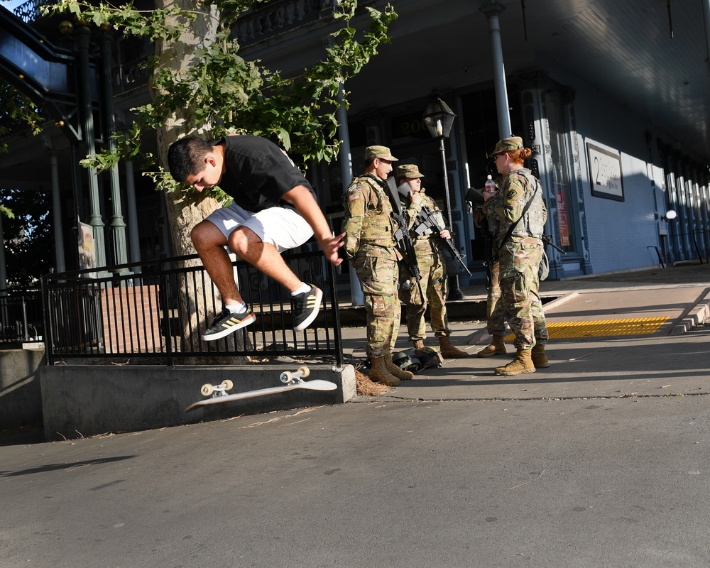 Cal Guard interacts with community in Old Sacramento
