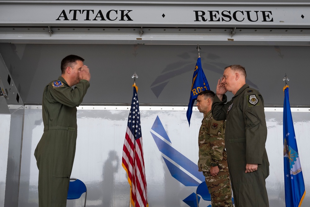 347th Rescue Group changes command