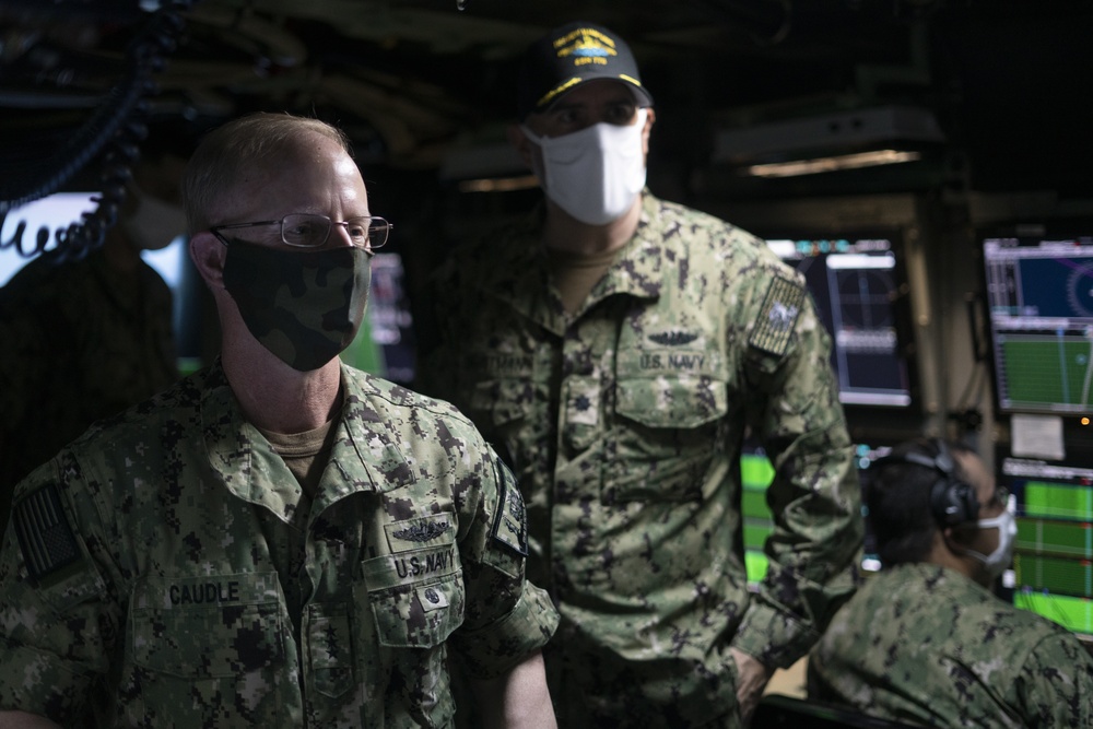 Commander, Submarine Forces Visits USS New Hampshire