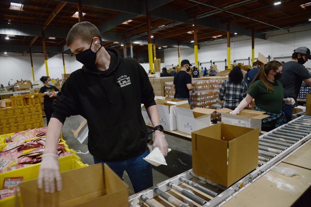 Brig. Gen. Daniel Dent visits SODO Food bank