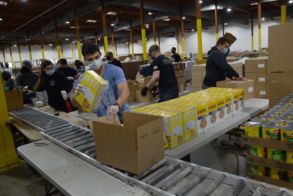 Brig. Gen. Daniel Dent visits SODO Food bank