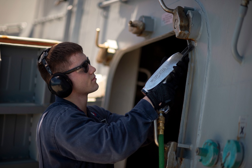 Rafael Peralta Sailors Maintain Ship’s Integrity