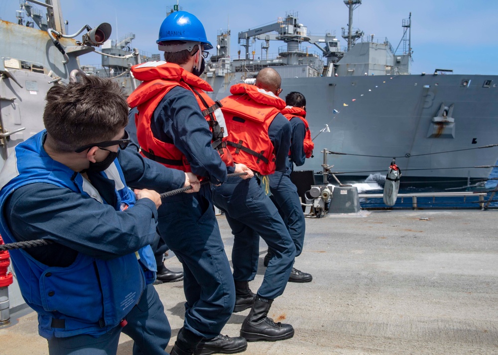 USS Mustin Conducts Replenishment-at-Sea