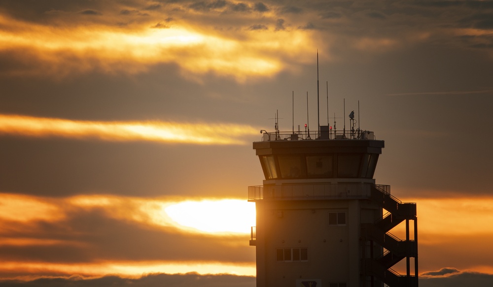 Yokota ATC: Control Sky Highway