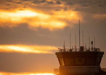 Yokota ATC: Controlling traffic in the sky