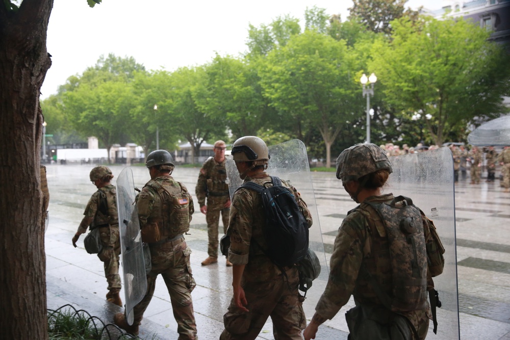 Soldiers Assist Law Enforcment