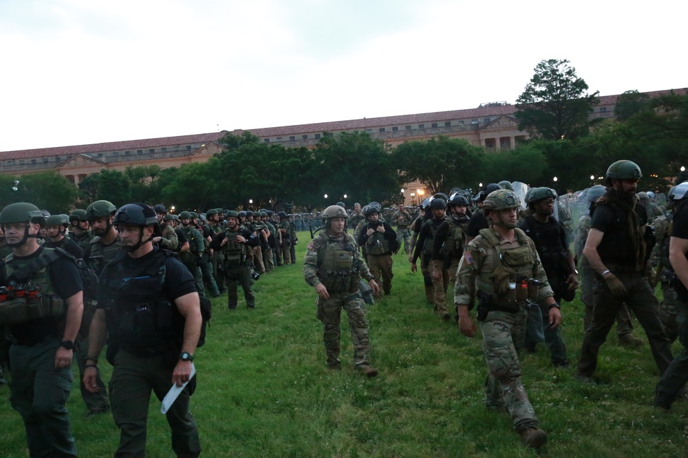Soldiers Assist Law Enforcment