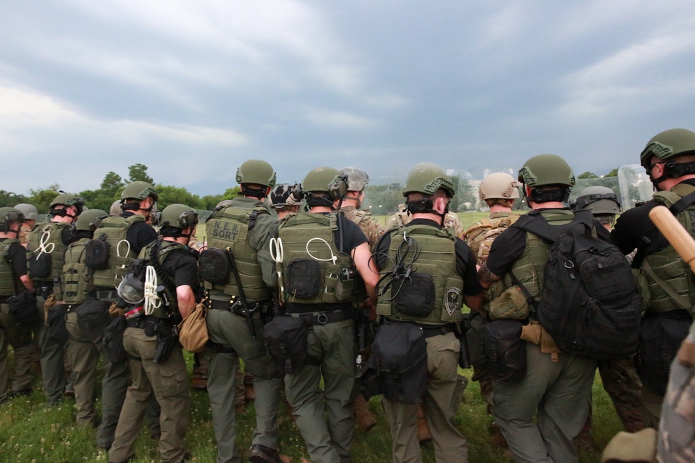 Soldiers Assist Law Enforcment