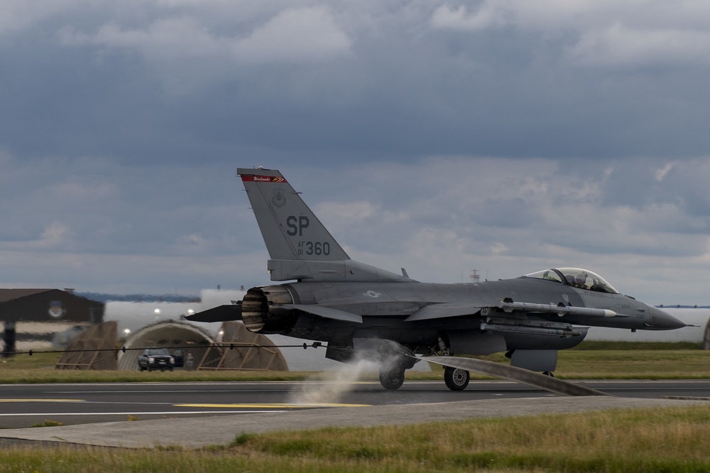 52nd CES stops F-16 Fighting Falcon in its track