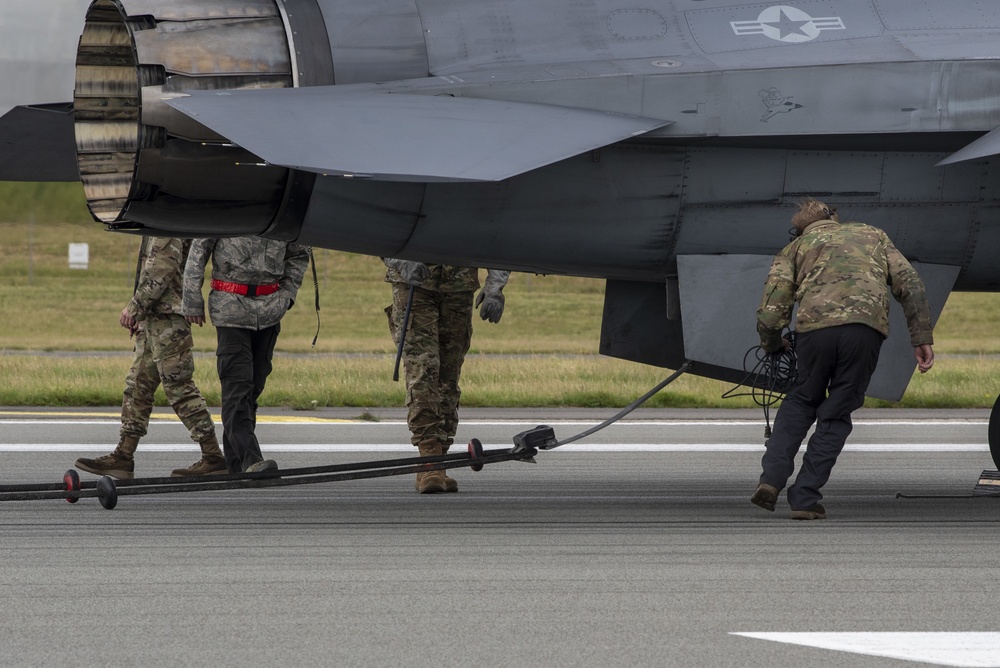 52nd CES stops F-16 Fighting Falcon in its track