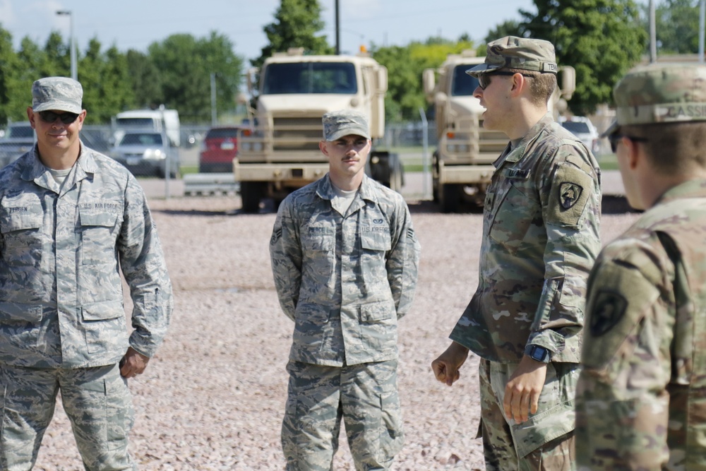 Hand and army signal training