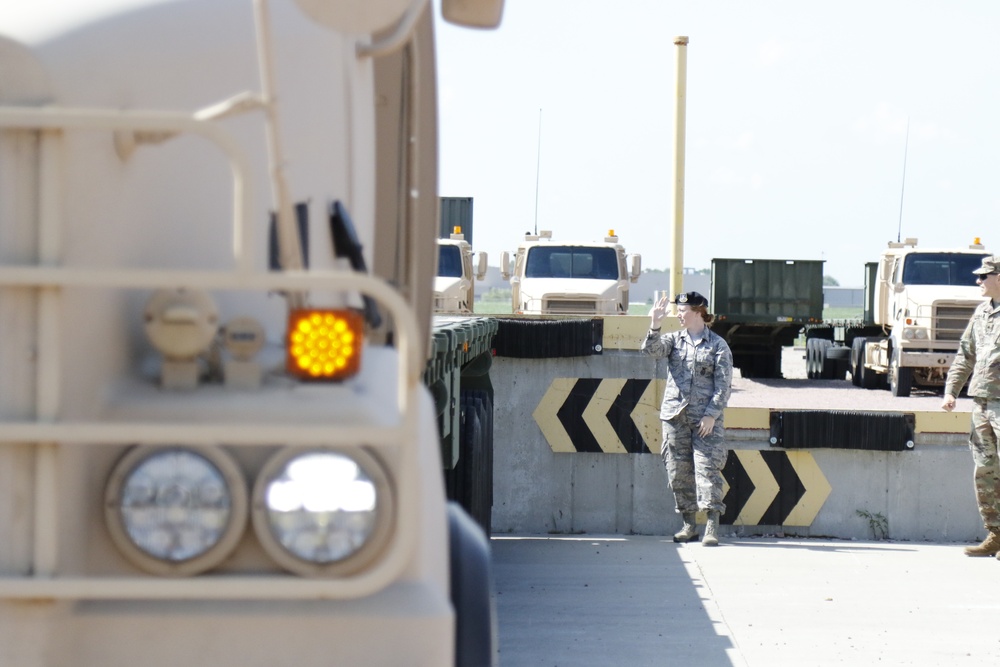 Hand and army signal training