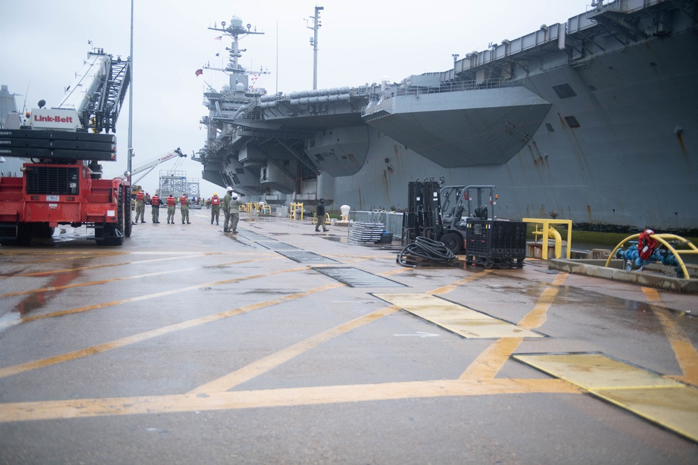 USS Harry S. Truman (CVN 75) returns to Norfolk, Va