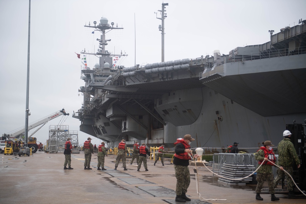 USS Harry S. Truman (CVN 75) returns to Norfolk, Va