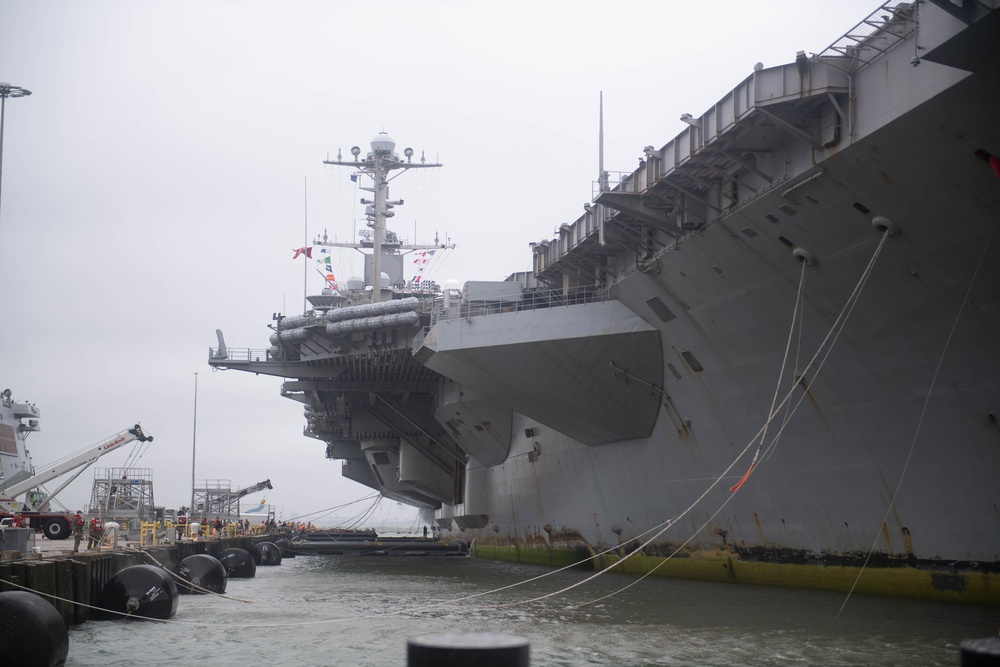 USS Harry S. Truman (CVN 75) returns to Norfolk, Va