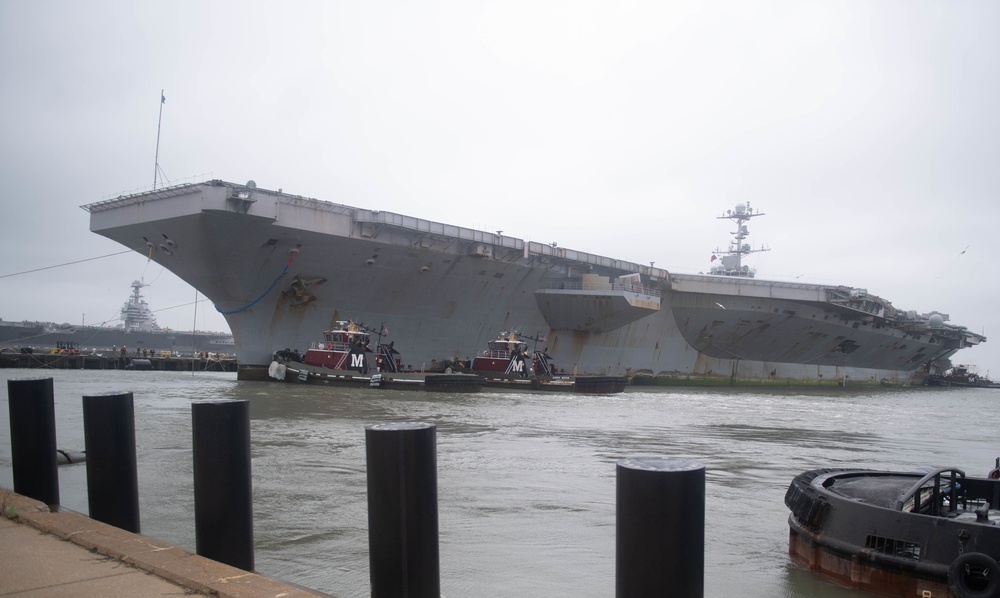 USS Harry S. Truman (CVN 75) returns to Norfolk, Va