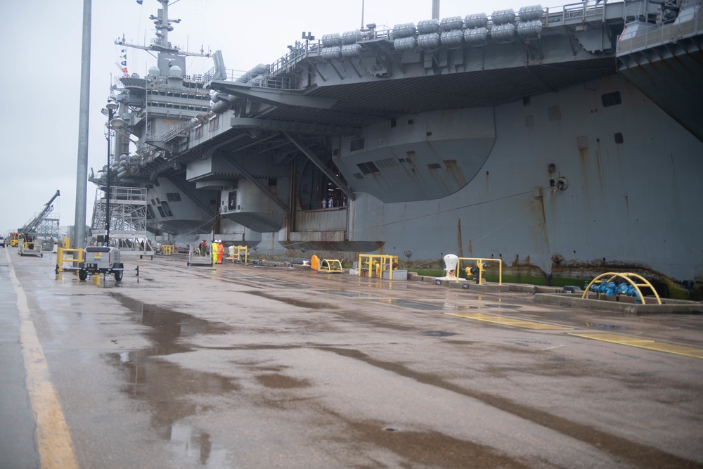 USS Harry S. Truman (CVN 75) returns to Norfolk, Va