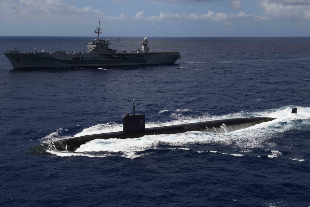 USS Blue Ridge Conducts Submarine Familiarization with USS Asheville