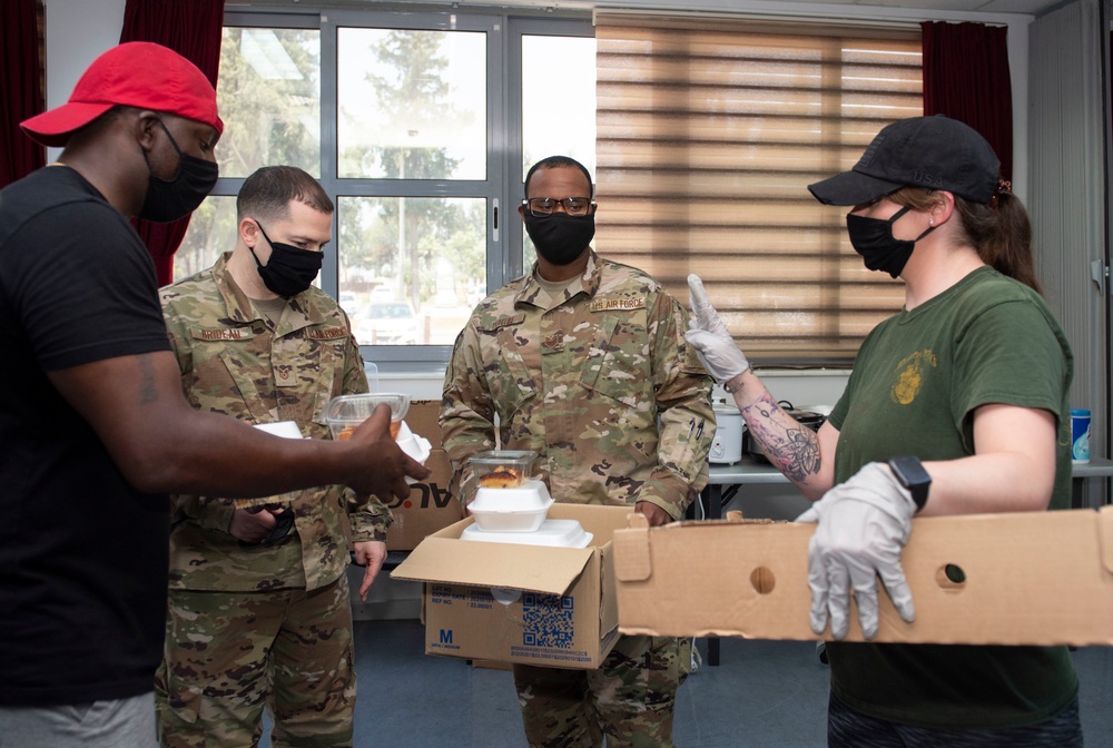 Team Incirlik sells boxed lunch for Juneteenth