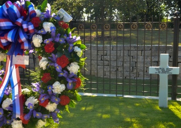 TAG lays wreath commemorating 96th birthday