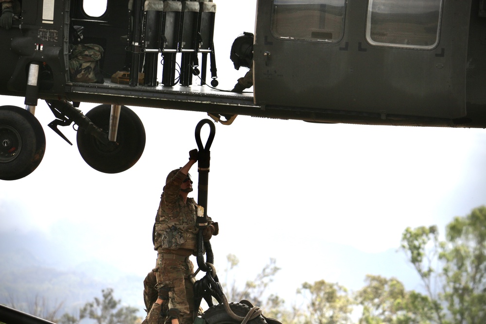 M119A3 Gun raid Howitzer sling load